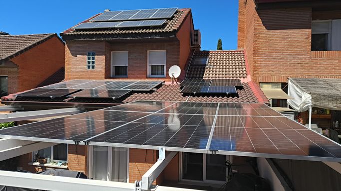 ampliación de paneles sobre toldo, impermeabilizado